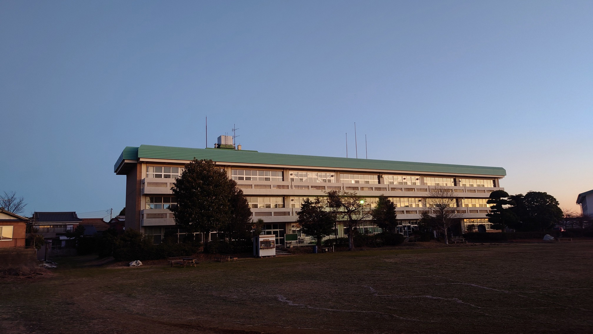 トゥーノーイシデショウ 旧石出小学校 昭和建築 木造校舎 ロケ地